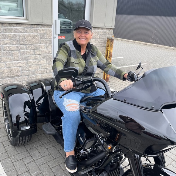 Meet your Posher, Deanna - Picture 1 of 1